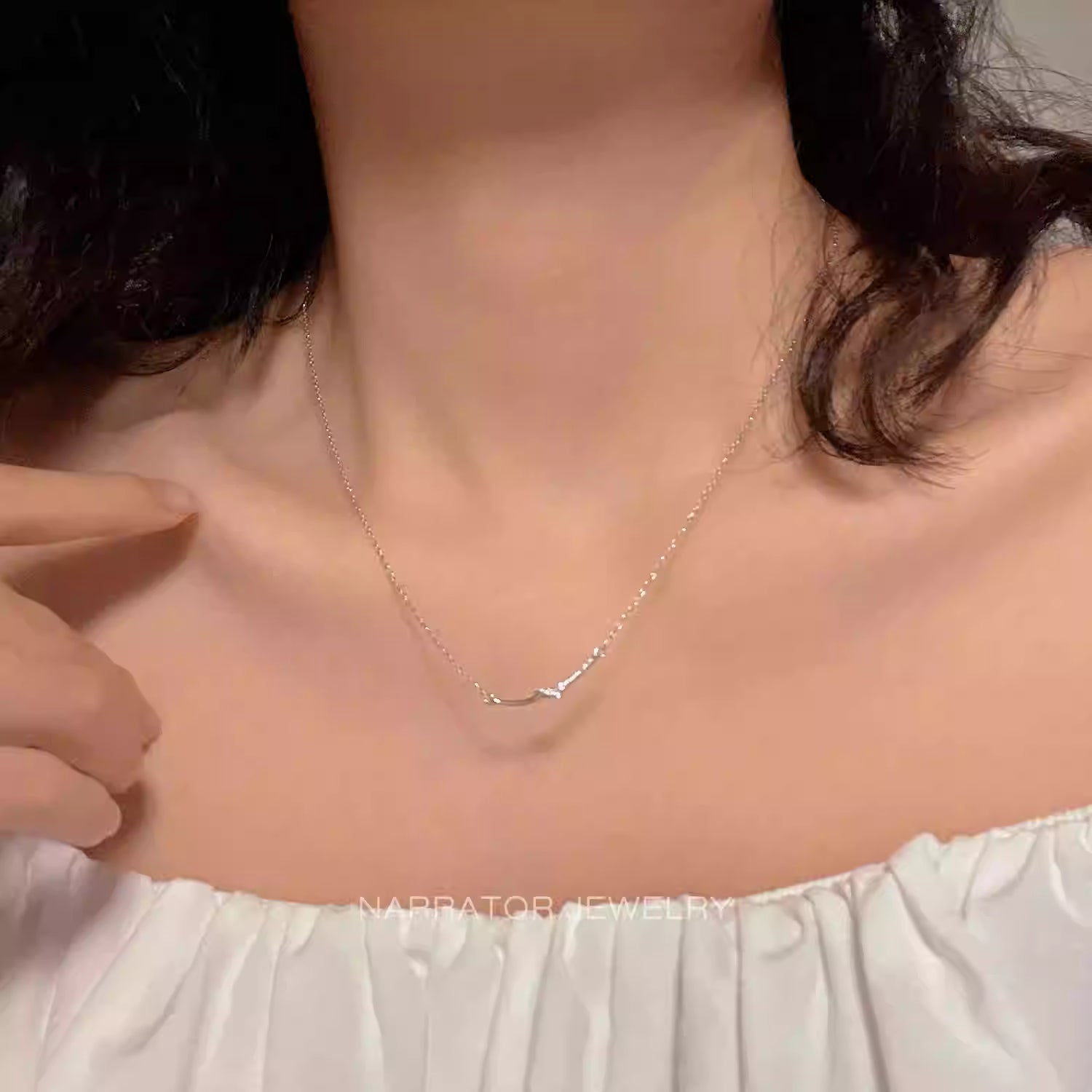 Elevate your everyday style with this refined silver necklace, crafted to complement any wardrobe.